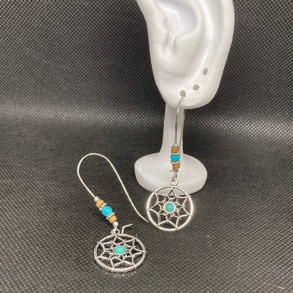 *BOGO Free* Silver and turquoise earrings - Picture 1 of 1